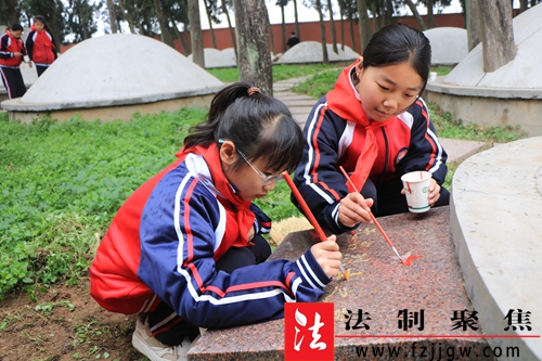 清明烈士陵园祭奠英烈 111.JPG