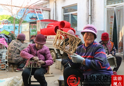 郯城县高峰头镇：巾帼能人蔺慧梅 巧手编出致富路