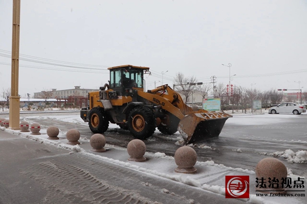 富源街道：瑞雪迎春至 除雪进行时