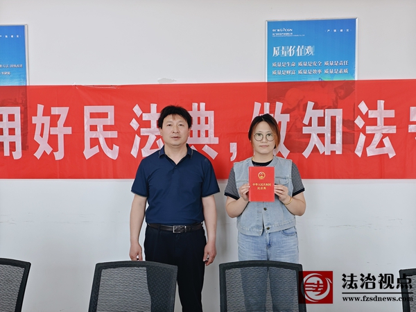 流坡坞镇：携“典”进企业 护航促发展