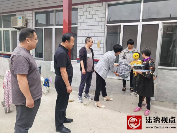 县民政局到流坡坞镇开展“六一”走访慰问困境儿童活动