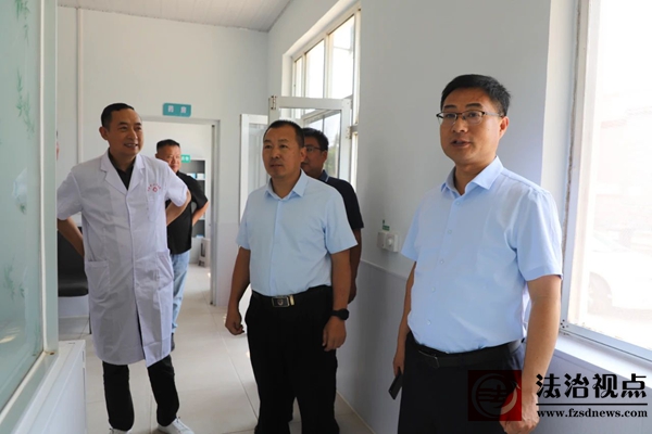 【聚力打造文化健康名城】沾化区冯家镇党委书记郑秀辉调研辖区村卫生室“五有三提升”改造情况