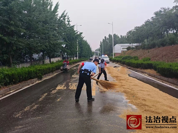 邹平公安：别着急，我们来帮你收麦子！