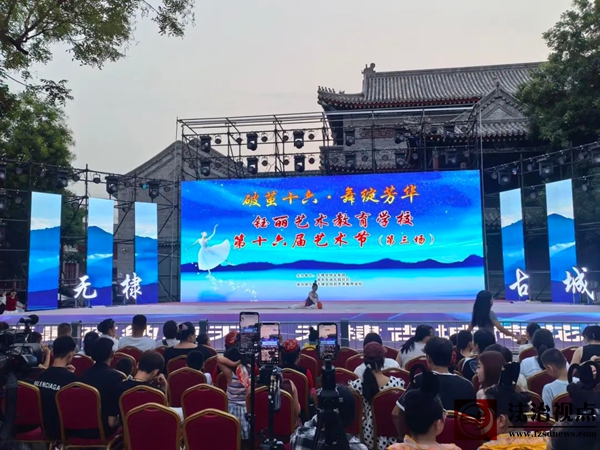 海丰街道古城社区:“多彩暑假·童梦飞扬”少儿专场文艺演出点燃夏日激情