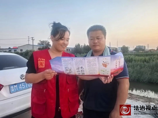 劳店镇开展“扫黄打非”倡导绿色文化新风尚进乡村活动