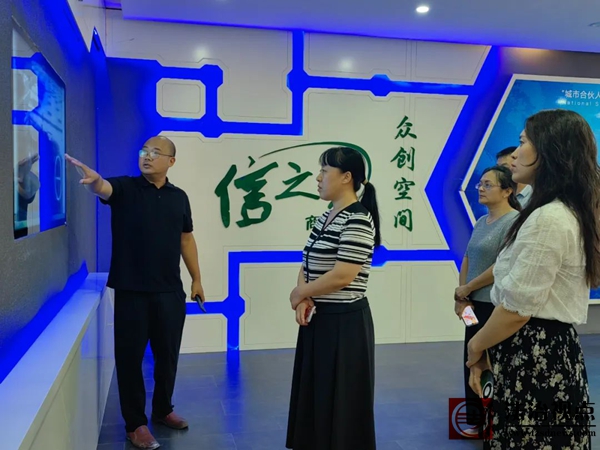 县妇联党组书记、主席吴菁到海丰街道走访调研