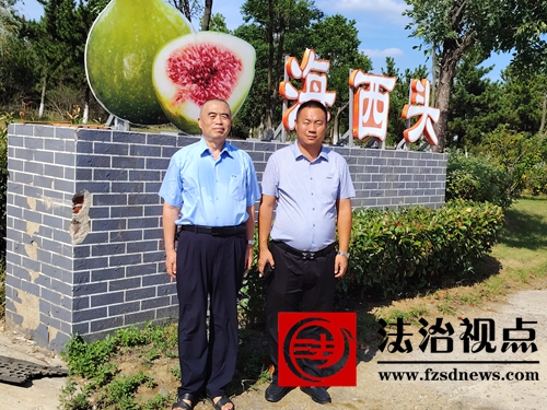 车鲁宁与游客一起合影176.jpg