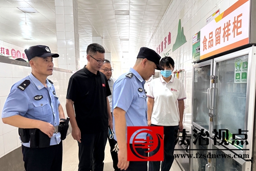 9月16日，枣庄市公安局山亭分局联合相关单位和部门对学校食堂进行食品安全检查，强化学校食堂食品安全监管。.jpg