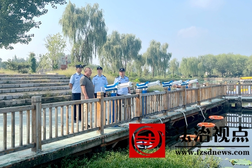 9月30日，枣庄市公安局山亭分局城头派出所民辅警深入月亮湾景区开展安全检查，认真排查潜在的安全风险隐患，全力营造安全、和谐、有序的旅游环境。.jpg